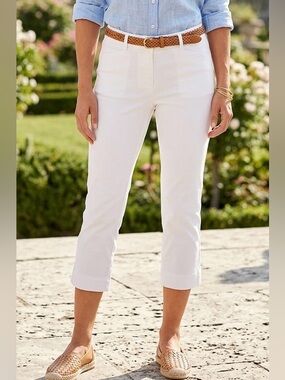 White House Black Market The Slim Crop Off-White Capris Size 6P